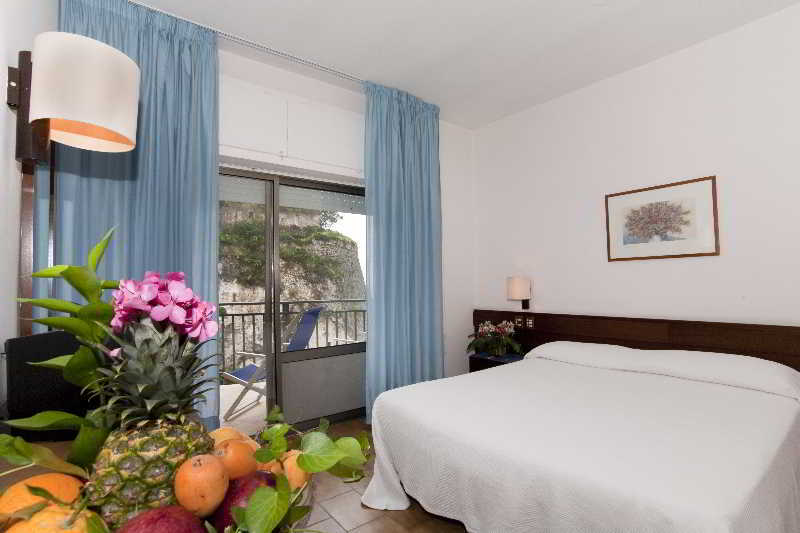 Serapo Hotel 3*